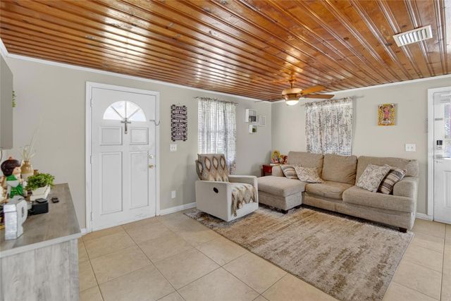 304 4TH AVENUE NW, Ruskin, FL 33570