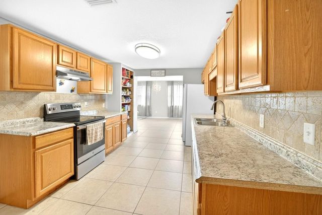 304 4TH AVENUE NW, Ruskin, FL 33570