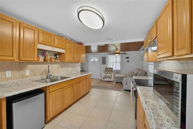 304 4TH AVENUE NW, Ruskin, FL 33570