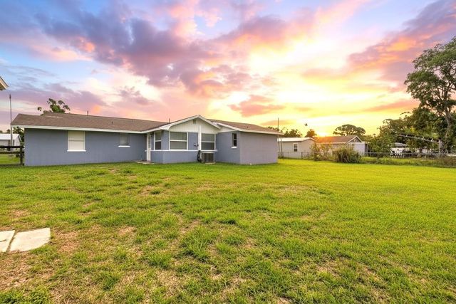 304 4TH AVENUE NW, Ruskin, FL 33570