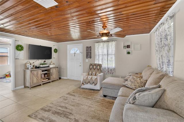 304 4TH AVENUE NW, Ruskin, FL 33570
