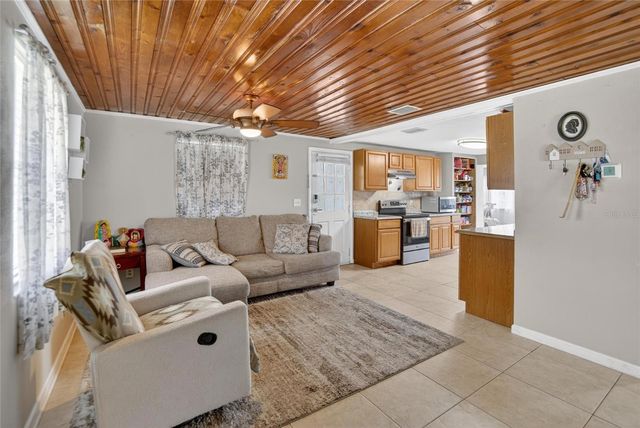 304 4TH AVENUE NW, Ruskin, FL 33570