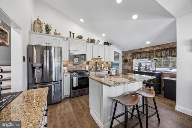 37 SUNNYBROOK RD, Stratford, NJ 08084