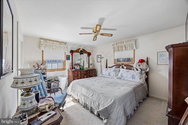 37 SUNNYBROOK RD, Stratford, NJ 08084