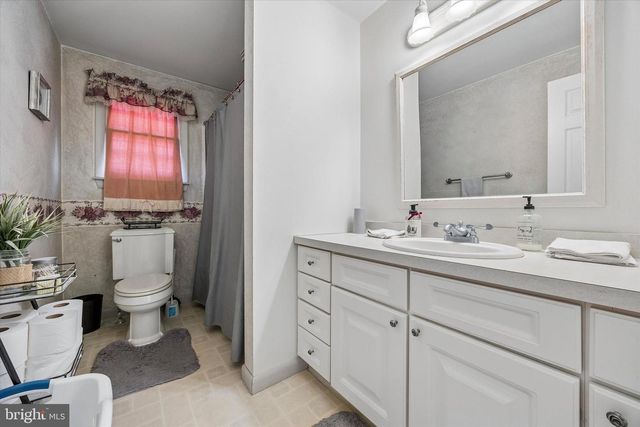 37 SUNNYBROOK RD, Stratford, NJ 08084