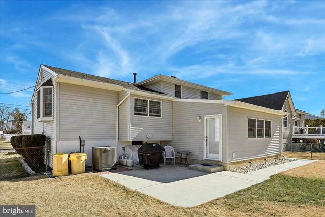 37 SUNNYBROOK RD, Stratford, NJ 08084