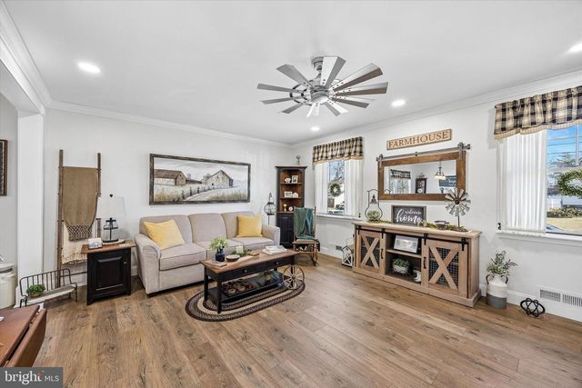 37 SUNNYBROOK RD, Stratford, NJ 08084