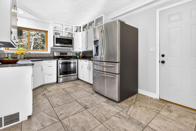 421 S LAKE STREET, Neenah, WI 54956