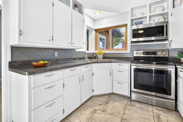 421 S LAKE STREET, Neenah, WI 54956