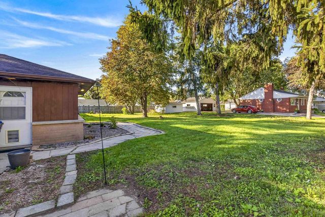 421 S LAKE STREET, Neenah, WI 54956