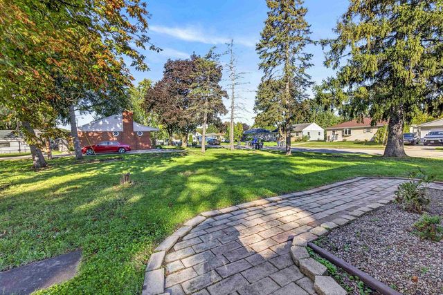 421 S LAKE STREET, Neenah, WI 54956