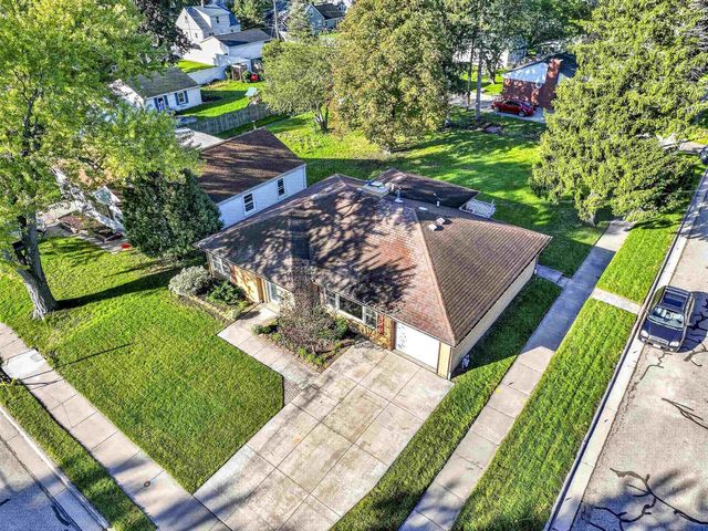 421 S LAKE STREET, Neenah, WI 54956