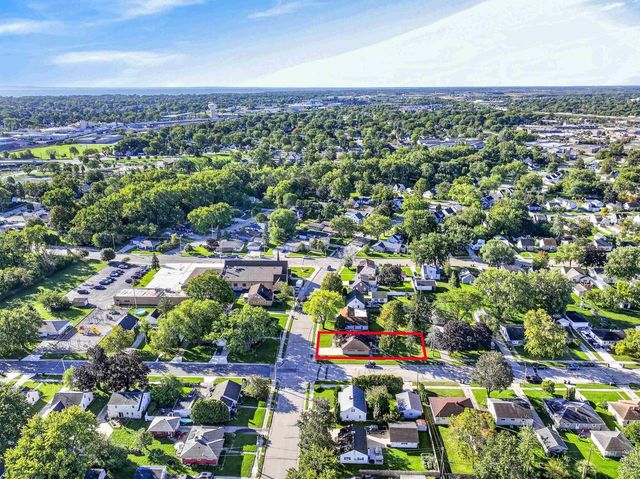 421 S LAKE STREET, Neenah, WI 54956