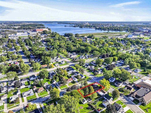 421 S LAKE STREET, Neenah, WI 54956