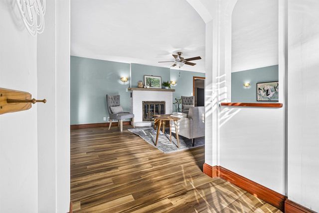 421 S LAKE STREET, Neenah, WI 54956