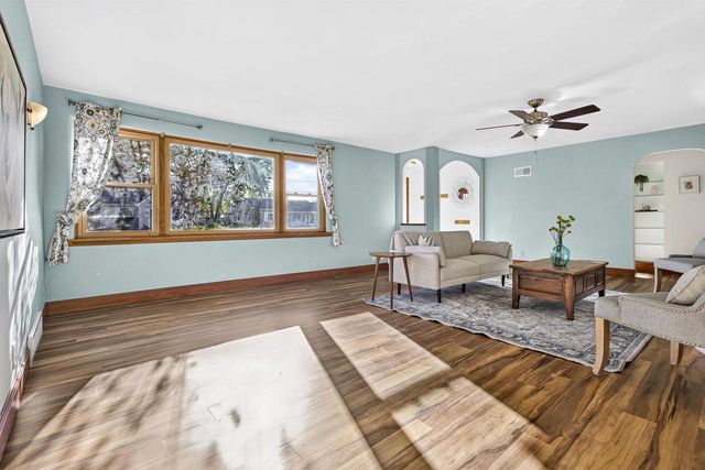 421 S LAKE STREET, Neenah, WI 54956