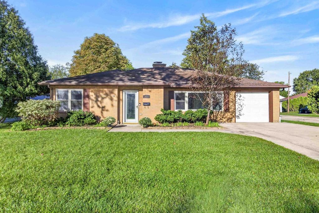 421 S LAKE STREET, Neenah, WI 54956