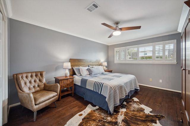 6015 Dumfries Drive, Houston, TX 77096