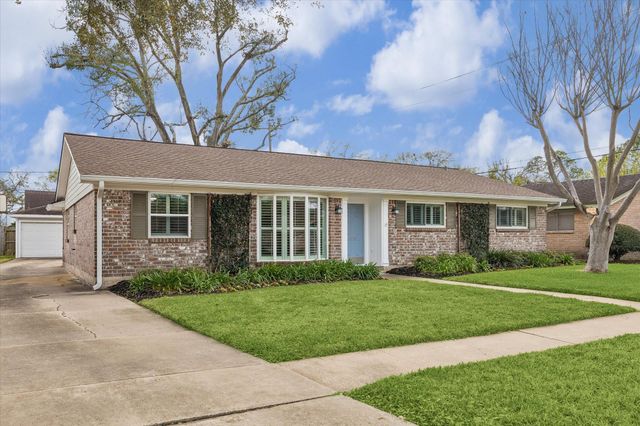 6015 Dumfries Drive, Houston, TX 77096