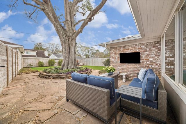 6015 Dumfries Drive, Houston, TX 77096