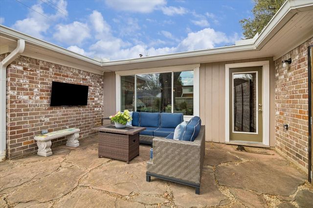 6015 Dumfries Drive, Houston, TX 77096