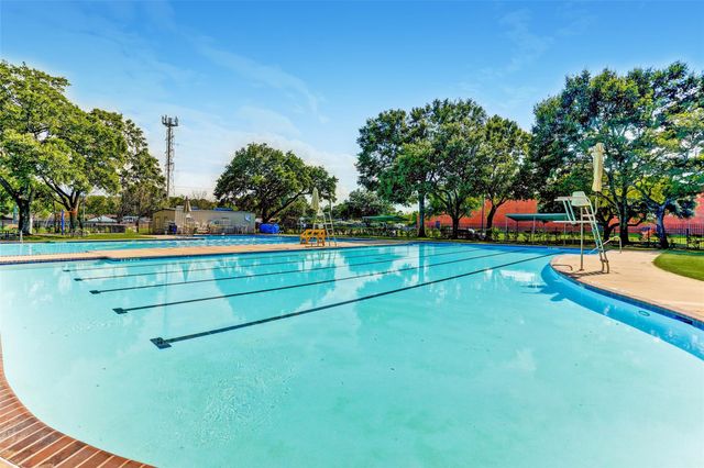 6015 Dumfries Drive, Houston, TX 77096