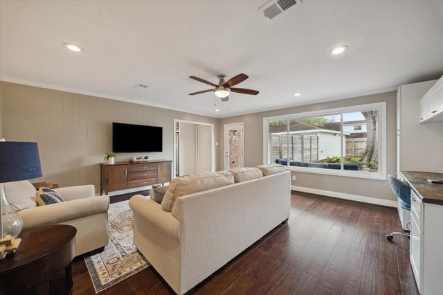 6015 Dumfries Drive, Houston, TX 77096