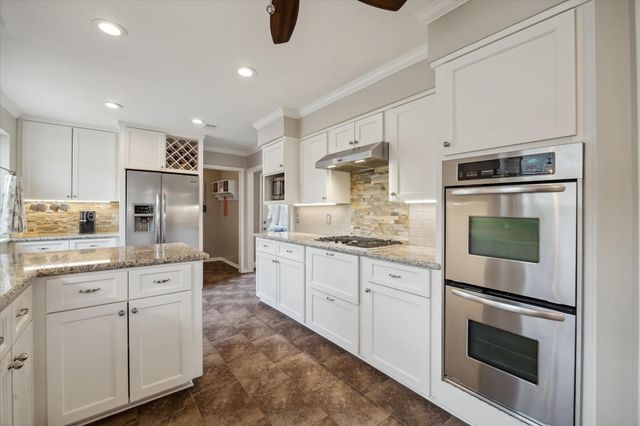 6015 Dumfries Drive, Houston, TX 77096