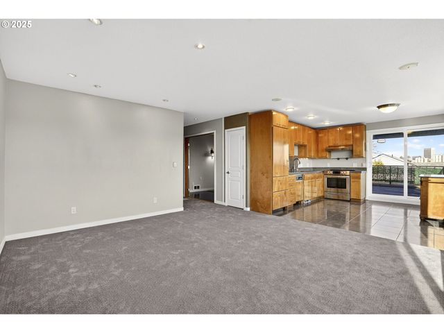 3515 Sw BARBUR Blvd R-2, Portland, OR 97239