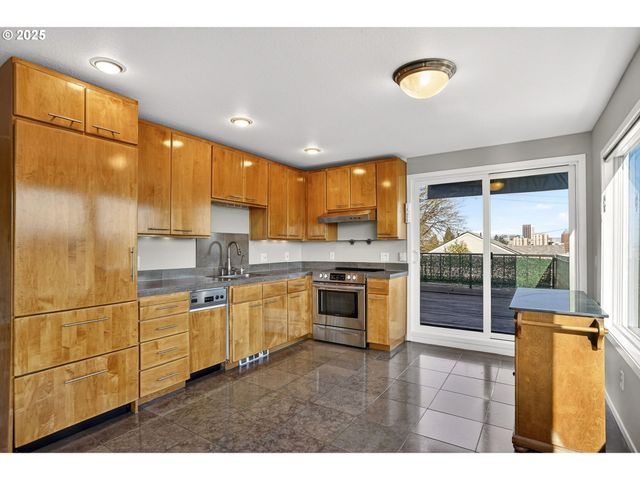 3515 Sw BARBUR Blvd R-2, Portland, OR 97239