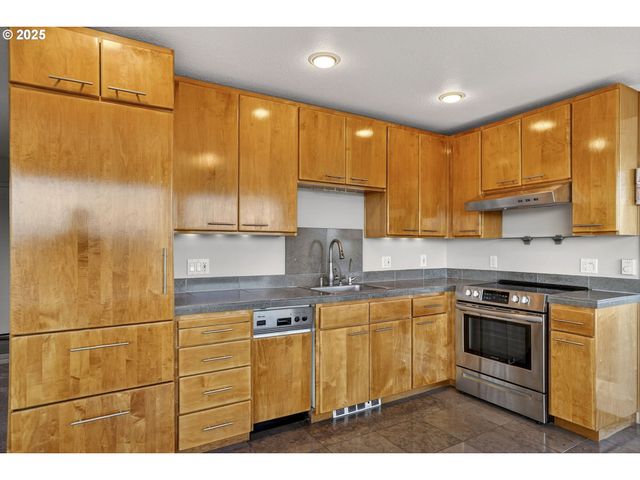 3515 Sw BARBUR Blvd R-2, Portland, OR 97239