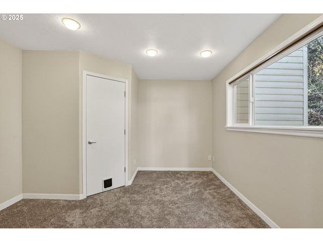 3515 Sw BARBUR Blvd R-2, Portland, OR 97239