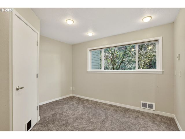 3515 Sw BARBUR Blvd R-2, Portland, OR 97239