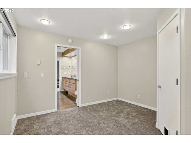 3515 Sw BARBUR Blvd R-2, Portland, OR 97239