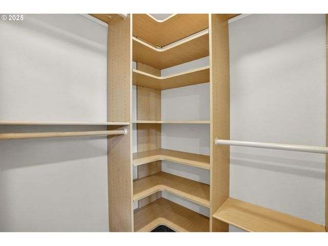 3515 Sw BARBUR Blvd R-2, Portland, OR 97239