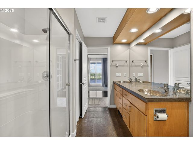 3515 Sw BARBUR Blvd R-2, Portland, OR 97239