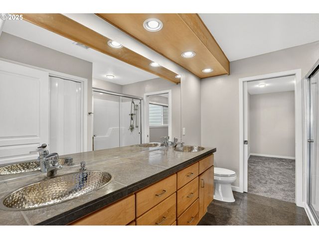 3515 Sw BARBUR Blvd R-2, Portland, OR 97239