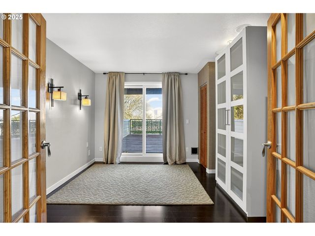 3515 Sw BARBUR Blvd R-2, Portland, OR 97239