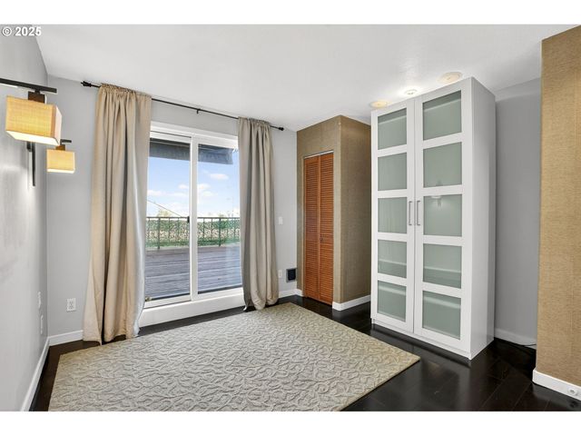 3515 Sw BARBUR Blvd R-2, Portland, OR 97239