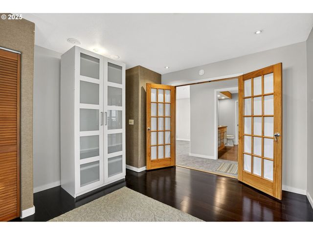 3515 Sw BARBUR Blvd R-2, Portland, OR 97239