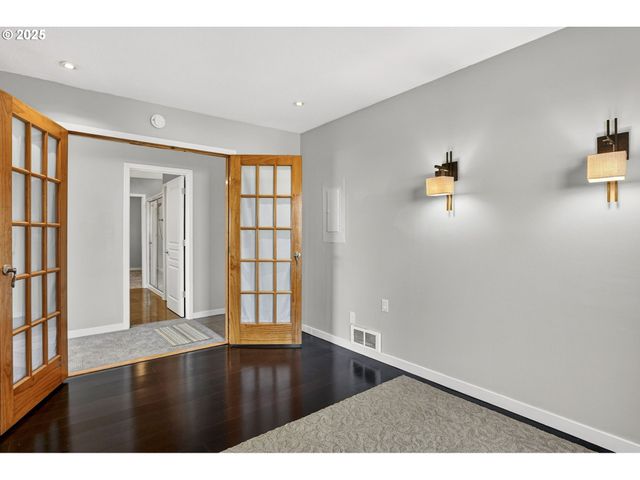 3515 Sw BARBUR Blvd R-2, Portland, OR 97239