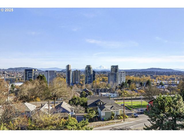 3515 Sw BARBUR Blvd R-2, Portland, OR 97239