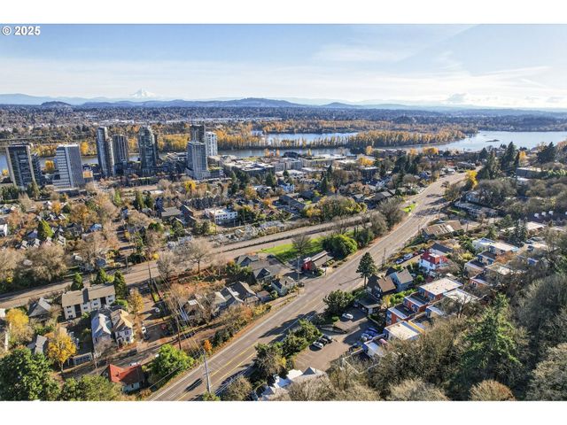 3515 Sw BARBUR Blvd R-2, Portland, OR 97239