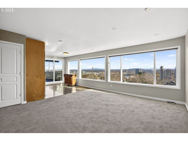 3515 Sw BARBUR Blvd R-2, Portland, OR 97239