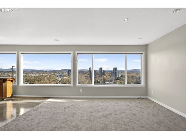 3515 Sw BARBUR Blvd R-2, Portland, OR 97239