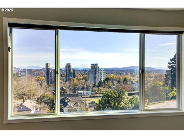 3515 Sw BARBUR Blvd R-2, Portland, OR 97239