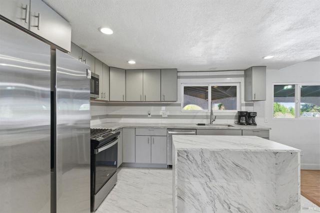 5174 Blank Rd, Sebastopol, CA 95472