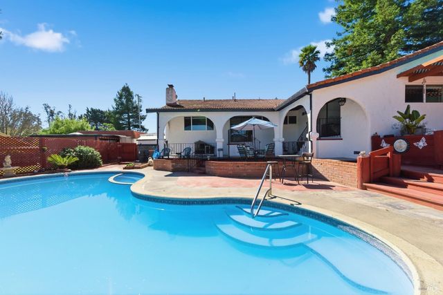 5174 Blank Rd, Sebastopol, CA 95472