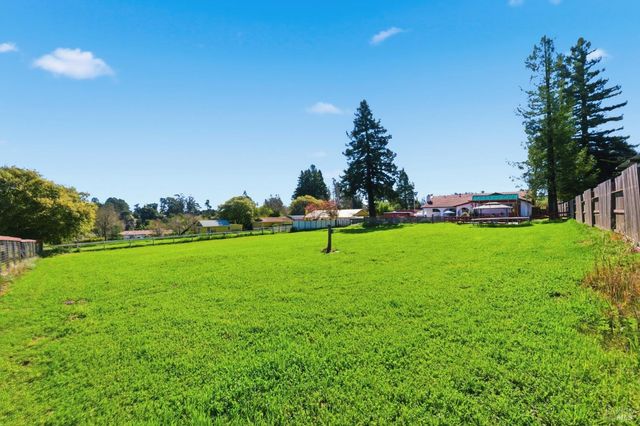 5174 Blank Rd, Sebastopol, CA 95472