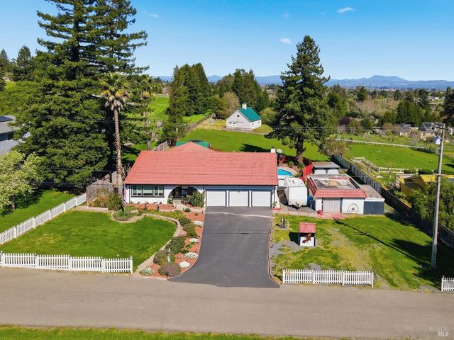5174 Blank Rd, Sebastopol, CA 95472